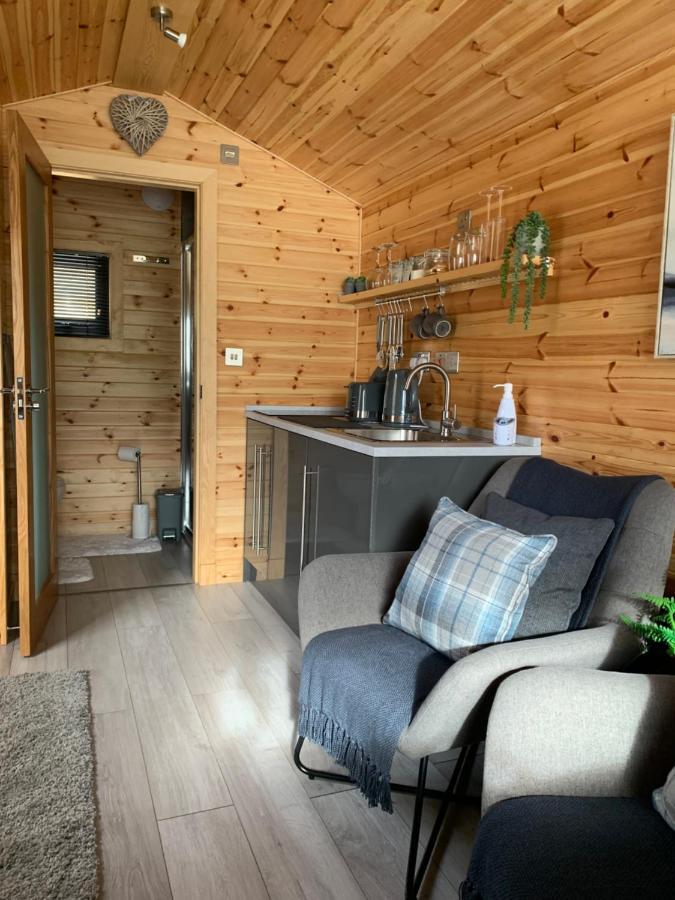 River Huts, Highland River Retreat With Hot Tub อินเวอร์เนส ภายนอก รูปภาพ