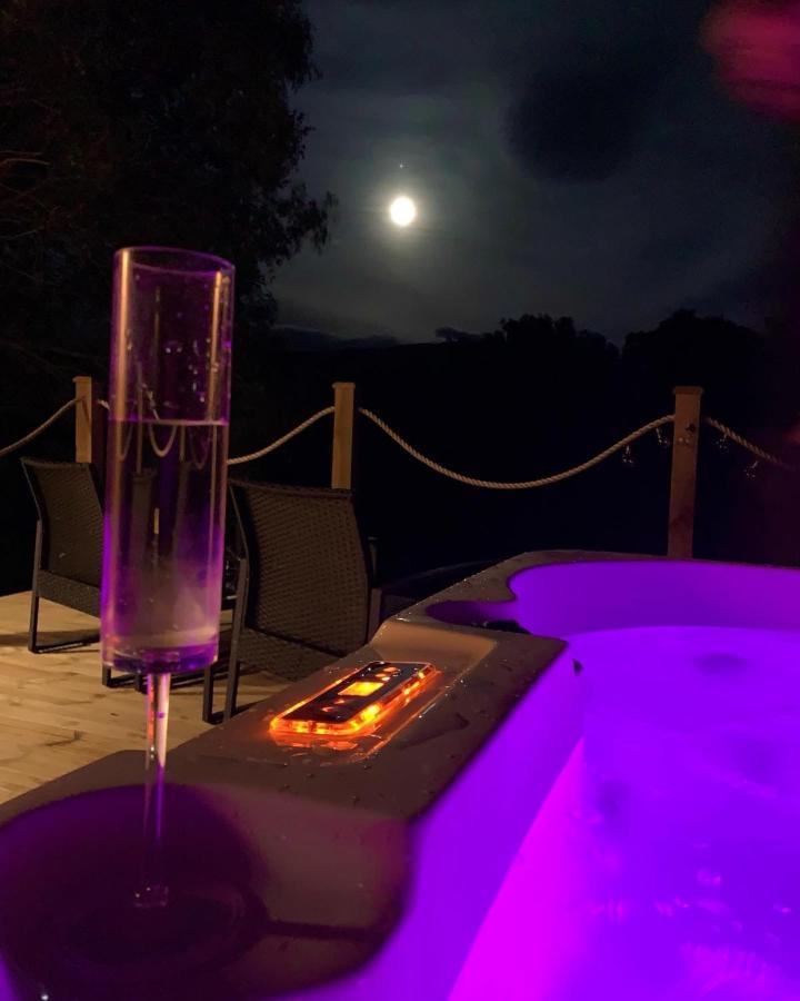 River Huts, Highland River Retreat With Hot Tub อินเวอร์เนส ภายนอก รูปภาพ