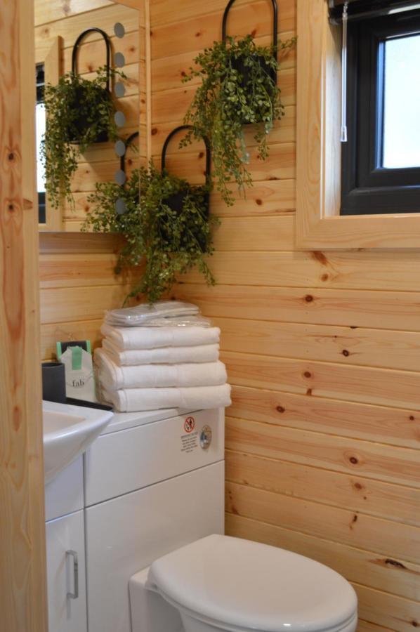 River Huts, Highland River Retreat With Hot Tub อินเวอร์เนส ภายนอก รูปภาพ