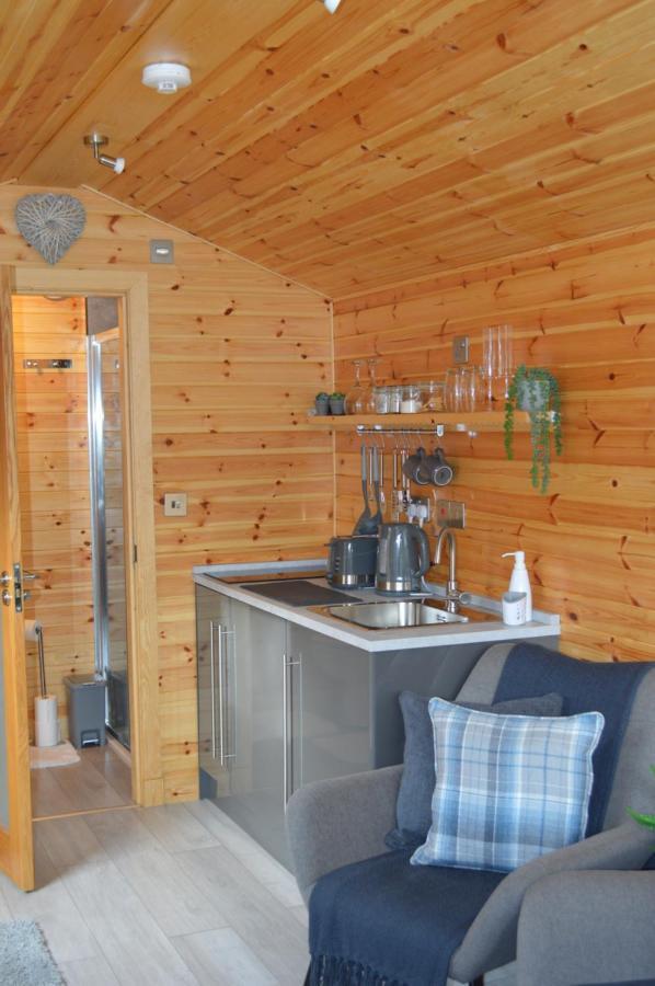 River Huts, Highland River Retreat With Hot Tub อินเวอร์เนส ภายนอก รูปภาพ