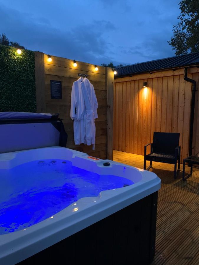 River Huts, Highland River Retreat With Hot Tub อินเวอร์เนส ภายนอก รูปภาพ