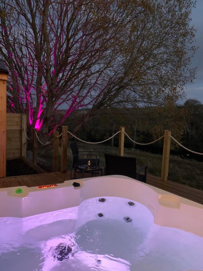 River Huts, Highland River Retreat With Hot Tub อินเวอร์เนส ภายนอก รูปภาพ